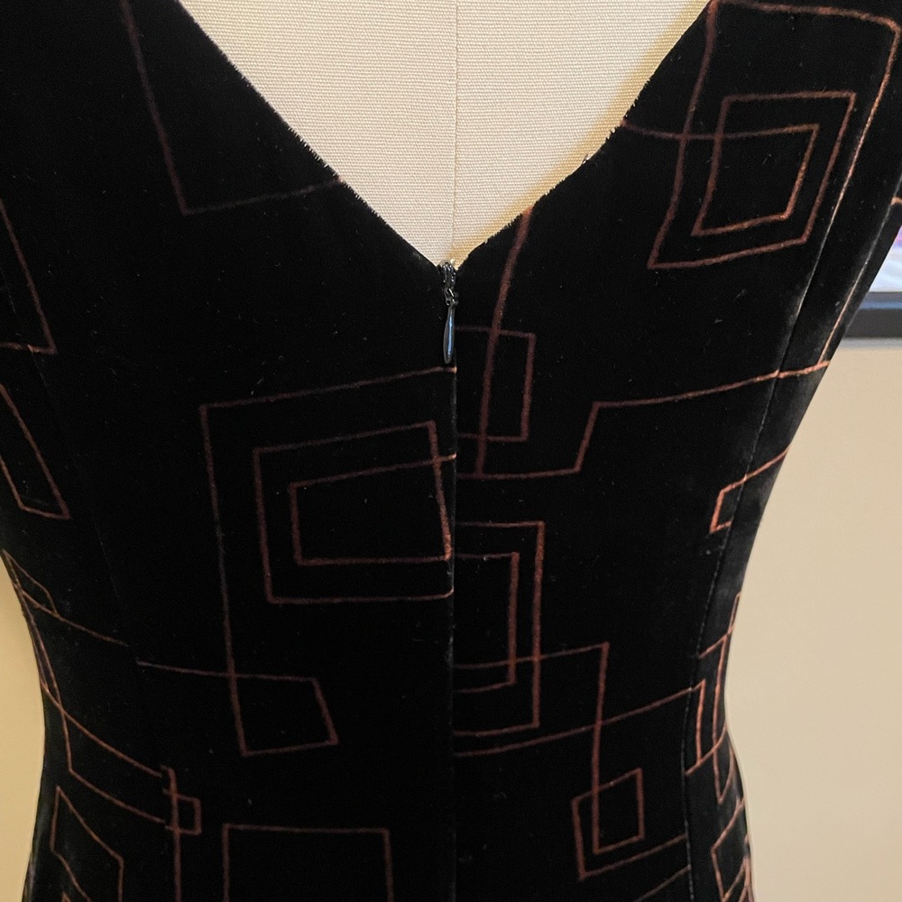 Vintage Jones New York Black Rayon & Silk Dress with Geometric Pattern, Size 8 - Picture 4 of 9
